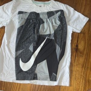 Nike shorts size small EUC boys